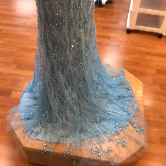 Women’s formal dress, powder blue with sequins - Picture 4 of 9